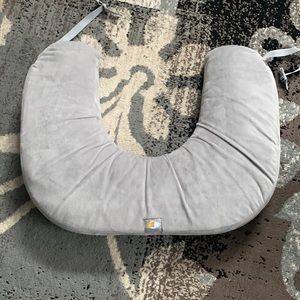 Twingo nursing pillow
